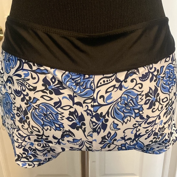 Women’s Two Piece Swimsuit Top and Boyshorts  White Blue Black sz L NWOT - Picture 6 of 6